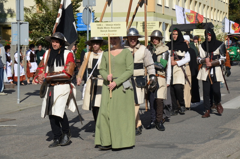 Aż 600 osób w historycznym pochodzie! ZDJĘCIA