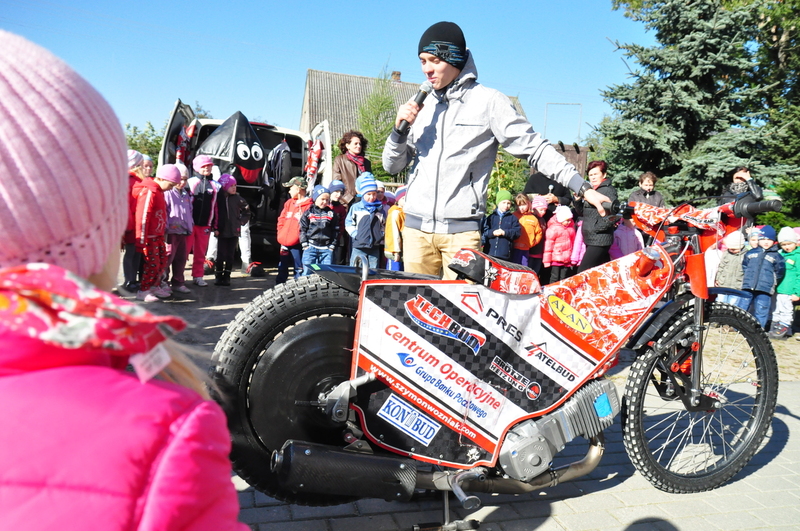 Żużlowiec Szymon Woźniak odwiedził dzieci! ZDJĘCIA