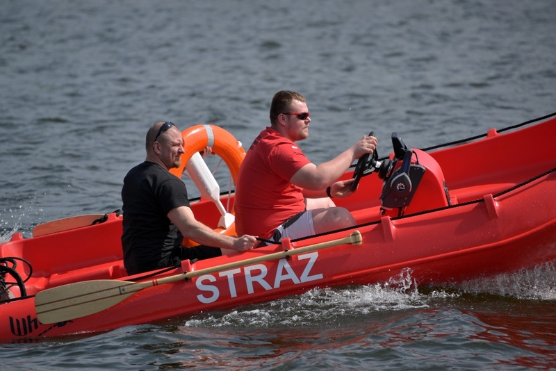 Manewry na cekcyńskim jeziorze - ZDJĘCIA