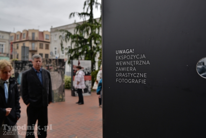 Tuchola: Wystawa "Wołają z grobów, których nie ma"