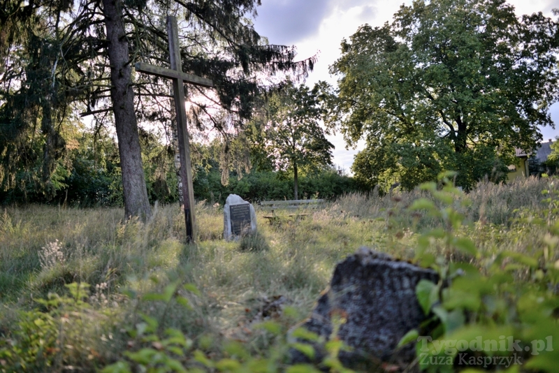 Gmina Cekcyn: Amfiteatr na cmentarzu w Iwcu?! - ZDJĘCIA