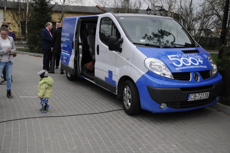 Bus 500+ odwiedzi cały powiat tucholski. Już zaczął - ZDJĘCIA