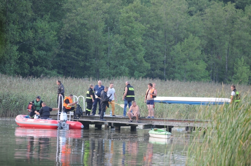 Znaleziono zwłoki w jeziorze w Raciążu - AKTUALIZACJA / ZDJĘCIA