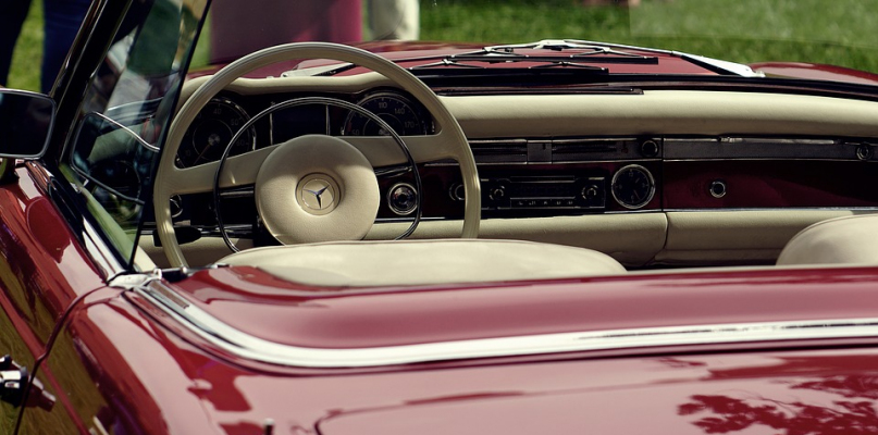 Niestandardowe ubezpieczenia w ruchu drogowym ? czyli klasyki pod lupą 