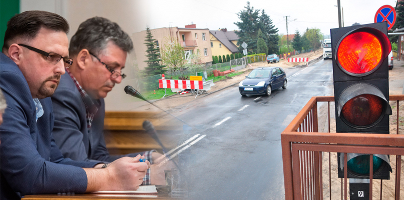 Z lewej Leszek Nitka i Janusz Dąbka z Rejonu Dróg Wojewódzkich w Tucholi. Z prawej tymczasowa sygnalizacja świetlna na ul. Cegielnianej w Tucholi.