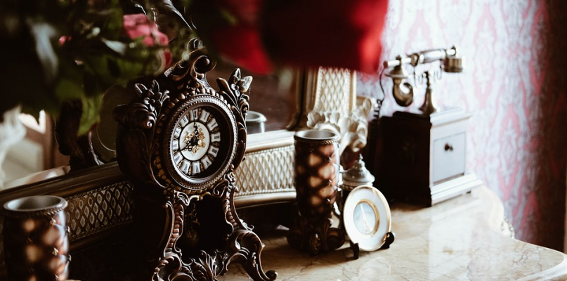 Wyjątkowe aranżacje wnętrz w stylu vintage ? jak je urządzić?