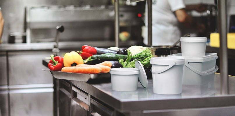 Wiadra plastikowe w branży spożywczej - cechy i zastosowanie