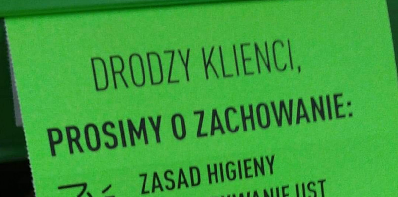 Informacje dotyczące zachowania zasad higieny pojawiają się w większości sklepów.