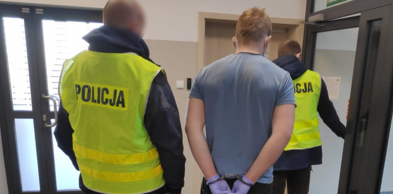 Tuchola: Na osiedlu zaatakowali mężczyznę. Są w rękach policji