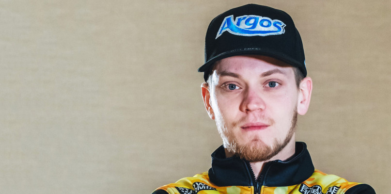 Szymonowi kibicują córki. W telewizji każdy żużlowiec to tata