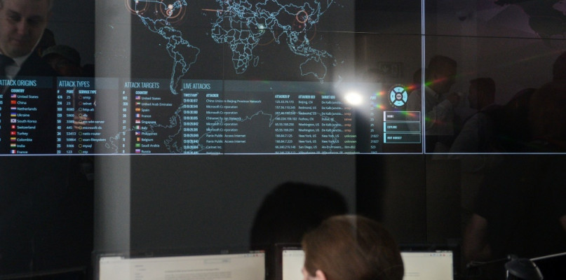 Oszustwo na Facebooku? Uważaj, bo tak możesz stracić dane!