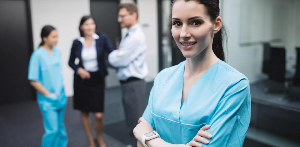 W jaki sposób wyrazić podziękowanie za opiekę – prezent dla pielęgniarki