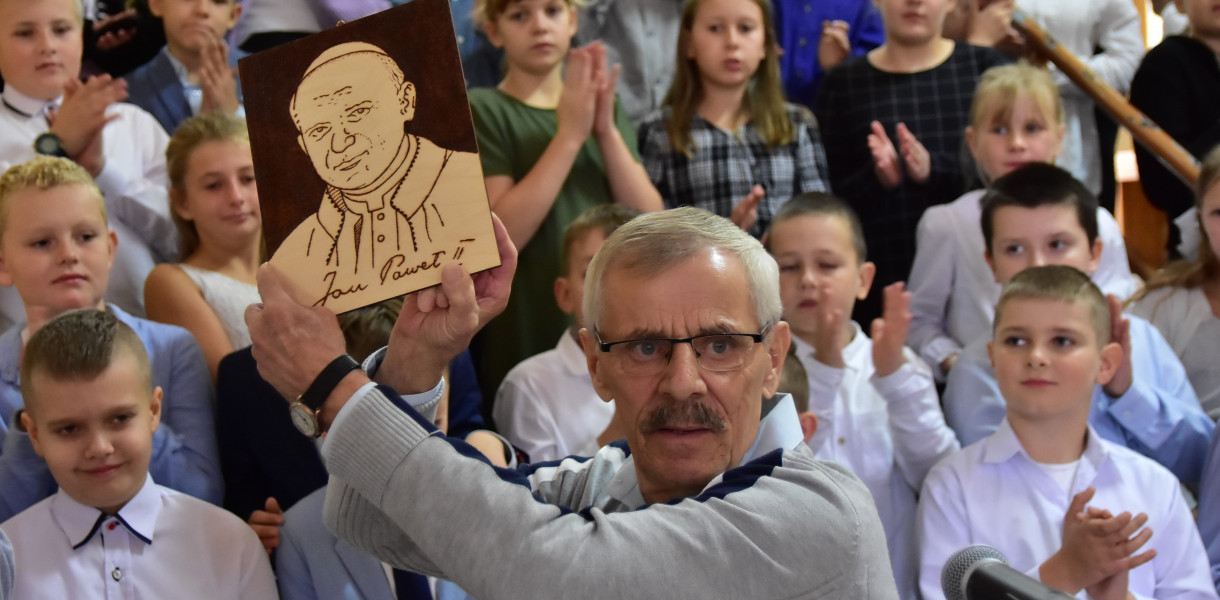 Wystawa w Gostycynie jest ogólnodostępna. Potrwa do 4 listopada, prace można podziwiać w świetlicy szkolnej od poniedziałku do piątku do godziny 18:30.
