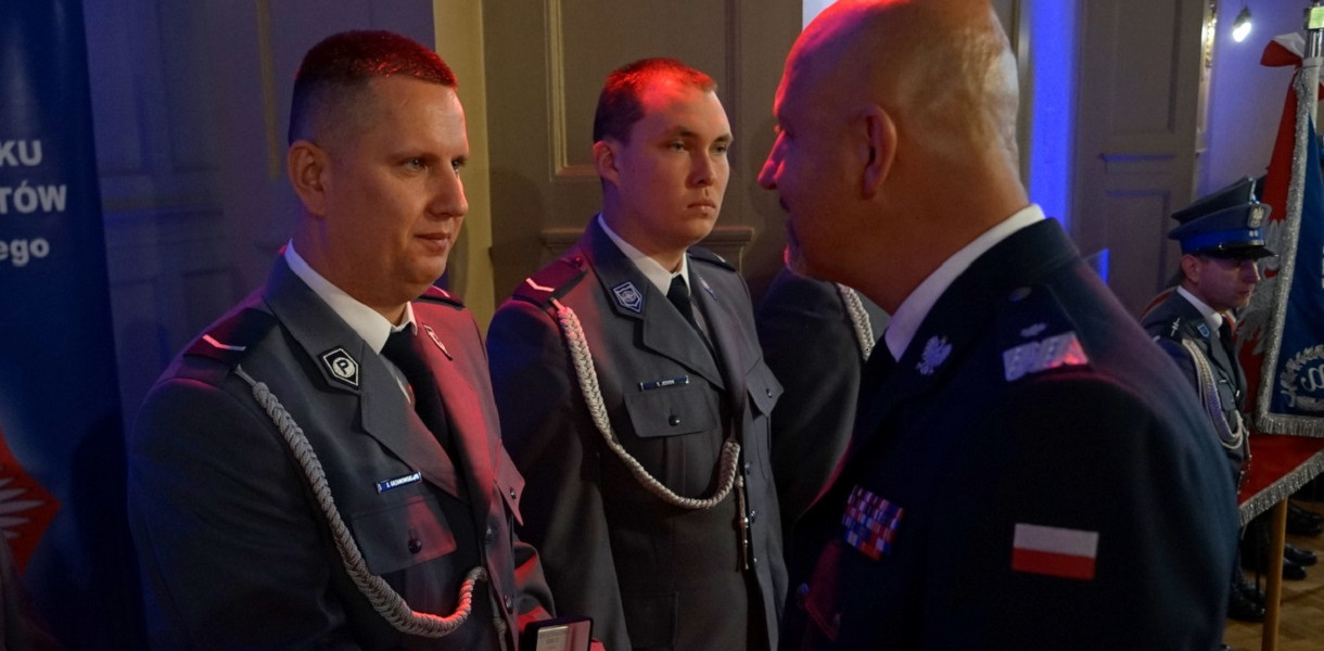 Na zdjęciu sierżant Sławomir Grzanowski – jeden z pięciu wyróżnionych policjantów z KPP w Tucholi.