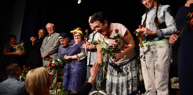 Finał jednej ze sztuki prezentowanych przez Szpakowatych w Gminnym Ośrodku Kultury w Cekcynie. O tym jak wiele potrafią, będzie można przekonać się tam 28 października, w najbliższy piątek, o godz. 18:00.