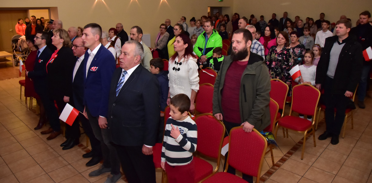 W Lubiewie z okazji Święta Niepodległości odbyła się uroczysta msza, pochód oraz spotkanie patriotyczne w B-CKiP.