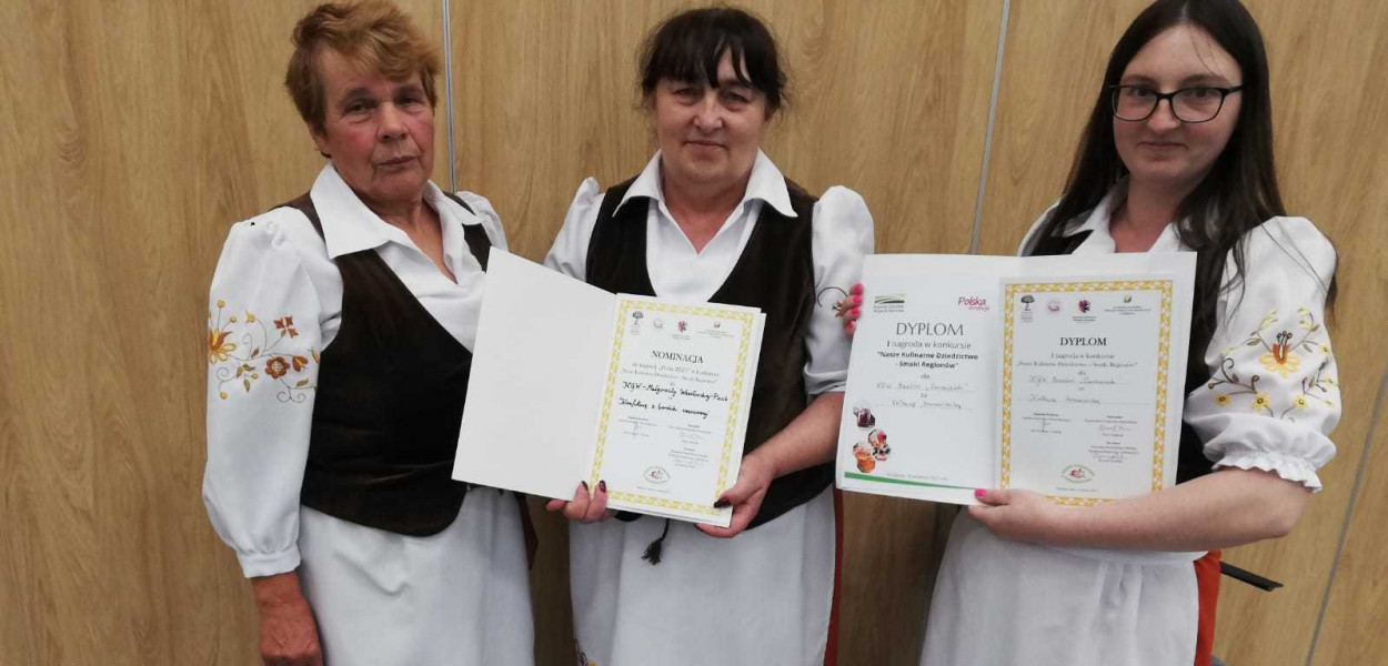 Reprezentantki KGW Brzeźno, od lewej: Janina Chabowska, Małgorzata Wesołowska-Piesik oraz jej córka Beata Piesik. Fot. nadesłane