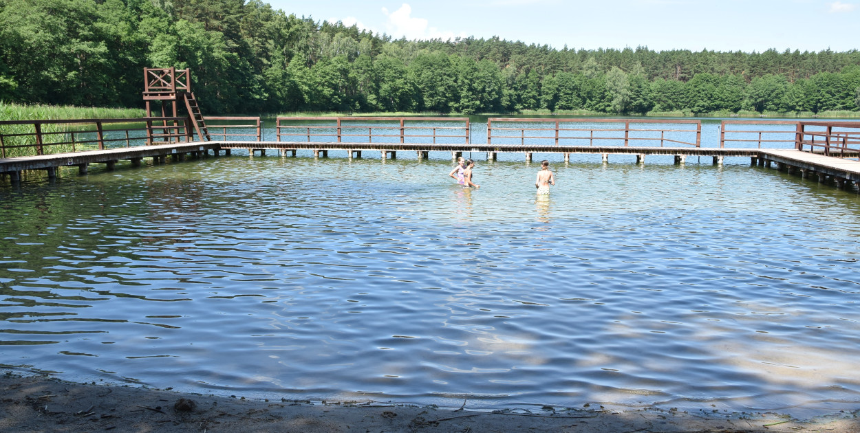 Średniak jest jedynym gminnym strzeżonym kąpieliskiem. 