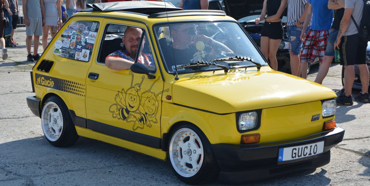 Na placu dawnego Stolbudu znowu pojawiły się motoryzacyjne perełki.