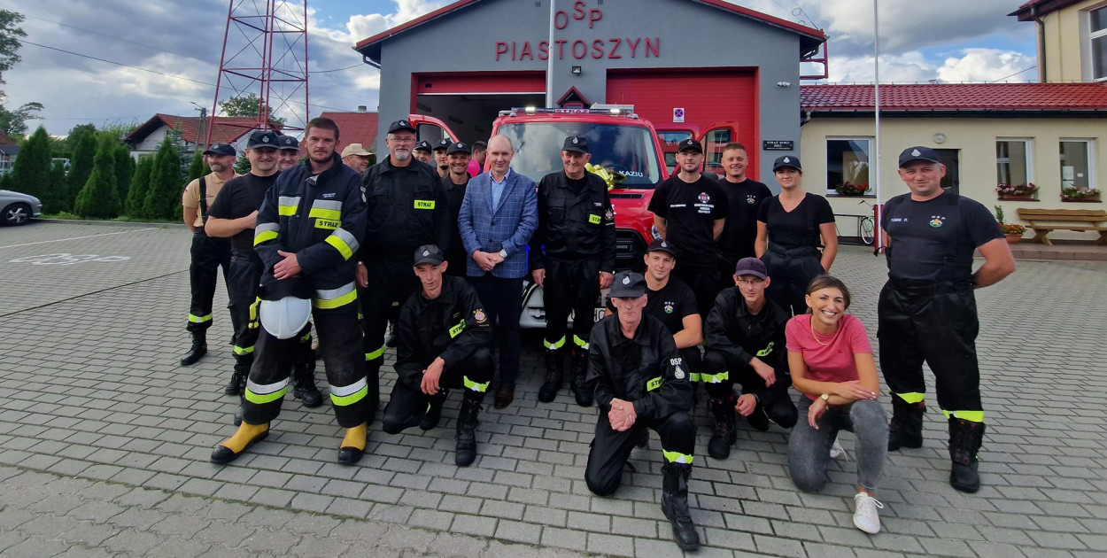 Piastoszyn. Racami, syrenami i szampanem powitali Kazia