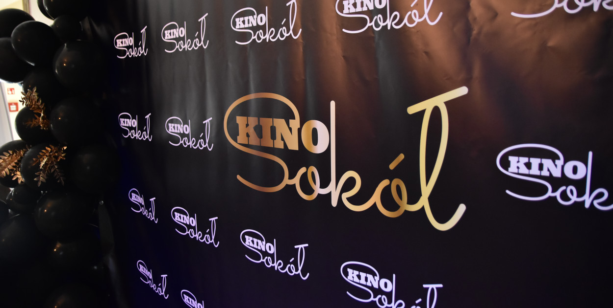 Okolicznościowa ścianka kina Sokół. Fot. Kamil Tajl