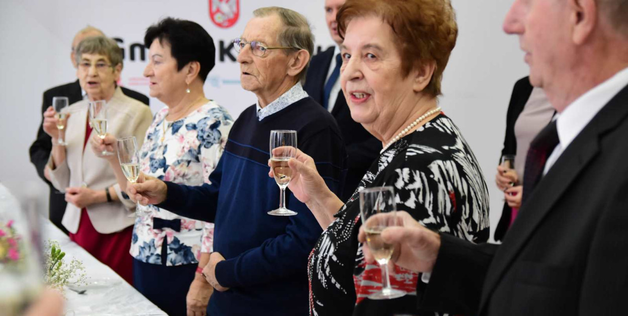 Toast za kolejne wspólne lata w zdrowiu!