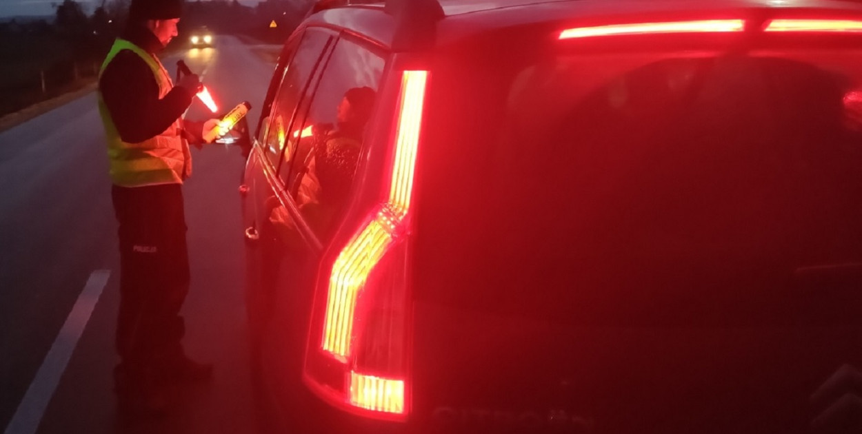  trakcie piątkowej akcji policjanci z tucholskiej drogówki do kontroli zatrzymali 375 kierujących. 
