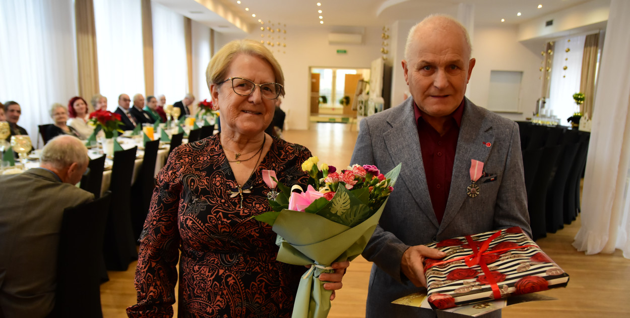W gornie świętujących znaleźli się Renata i Zygmunt Mazalonowie. 