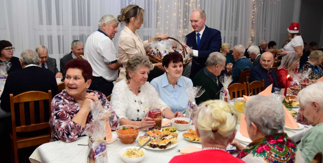 Uczestnicy kolacji otrzymują drobny upominek. Nie inaczej było w tym roku. 
