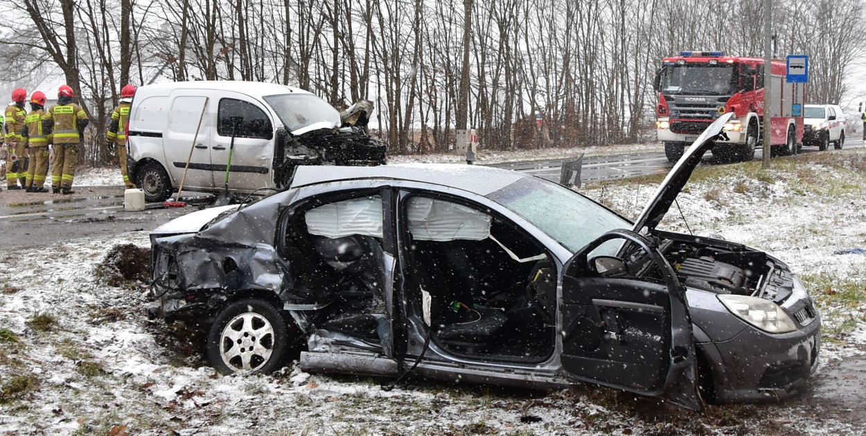 3 osoby zostały przetransportowane do szpitali. 