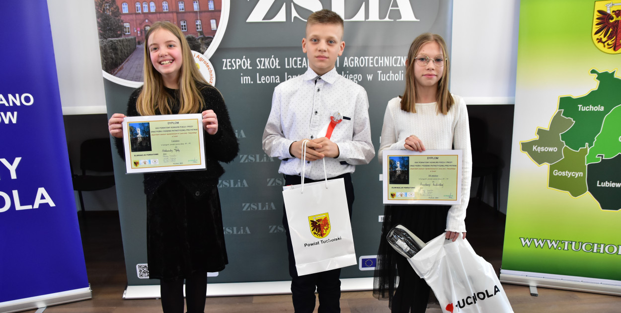 Recytatorki i recytator z najmłodszej kategorii, od lewej: Aleksandra Tyda, Tomasz Nieżórawski Anastazja Rudnicka.