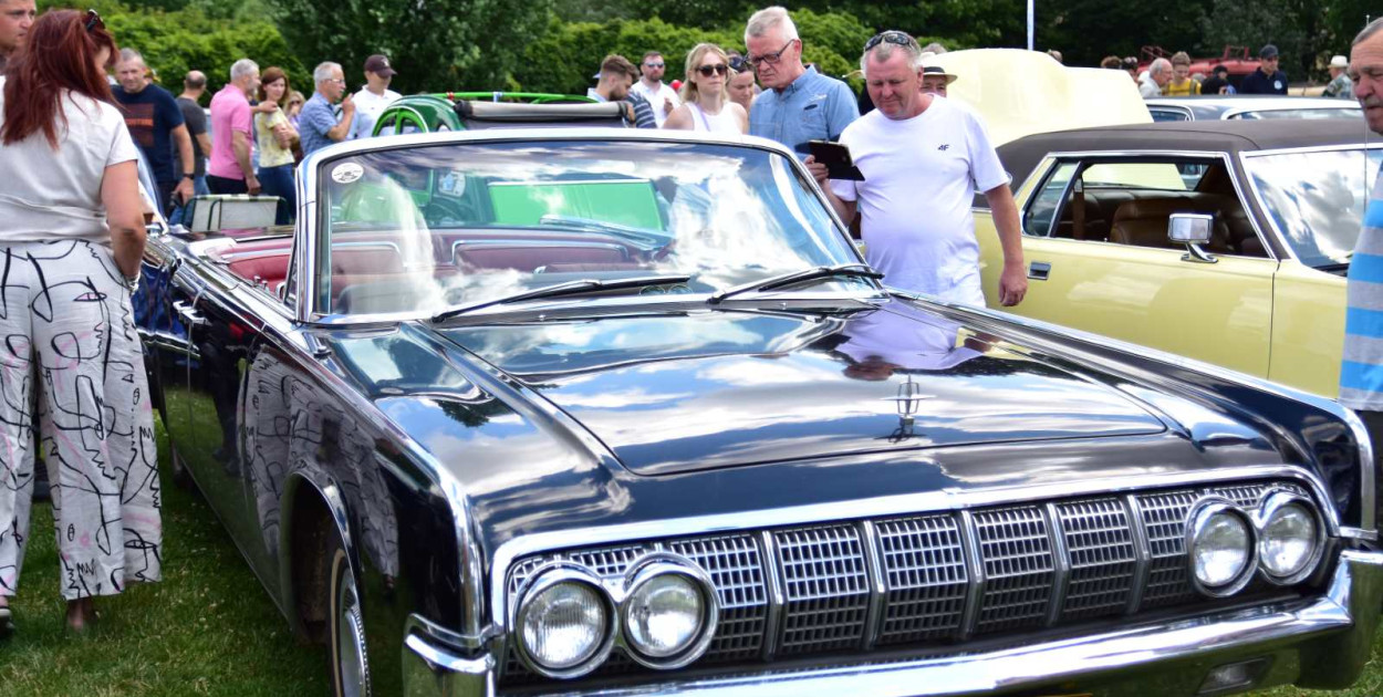 Na wystawie można było podziwiać jedną z legend amerykańskiej motoryzacji - Lincolna Continentala z lat 60'tych. 