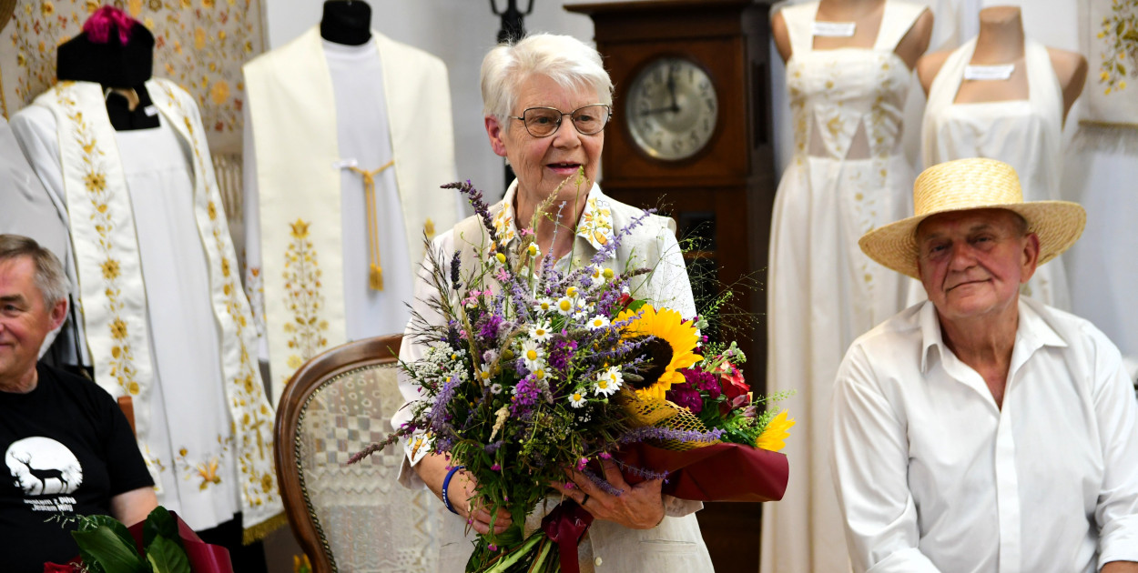 Książka pt. Od Adwentu do Adwentu. Doroczne obrzędy i zwyczaje w Borach swoją premierę miała w 2010 roku, a jej autorką jest powszechnienie znana na naszym terenie Marii Ollick.