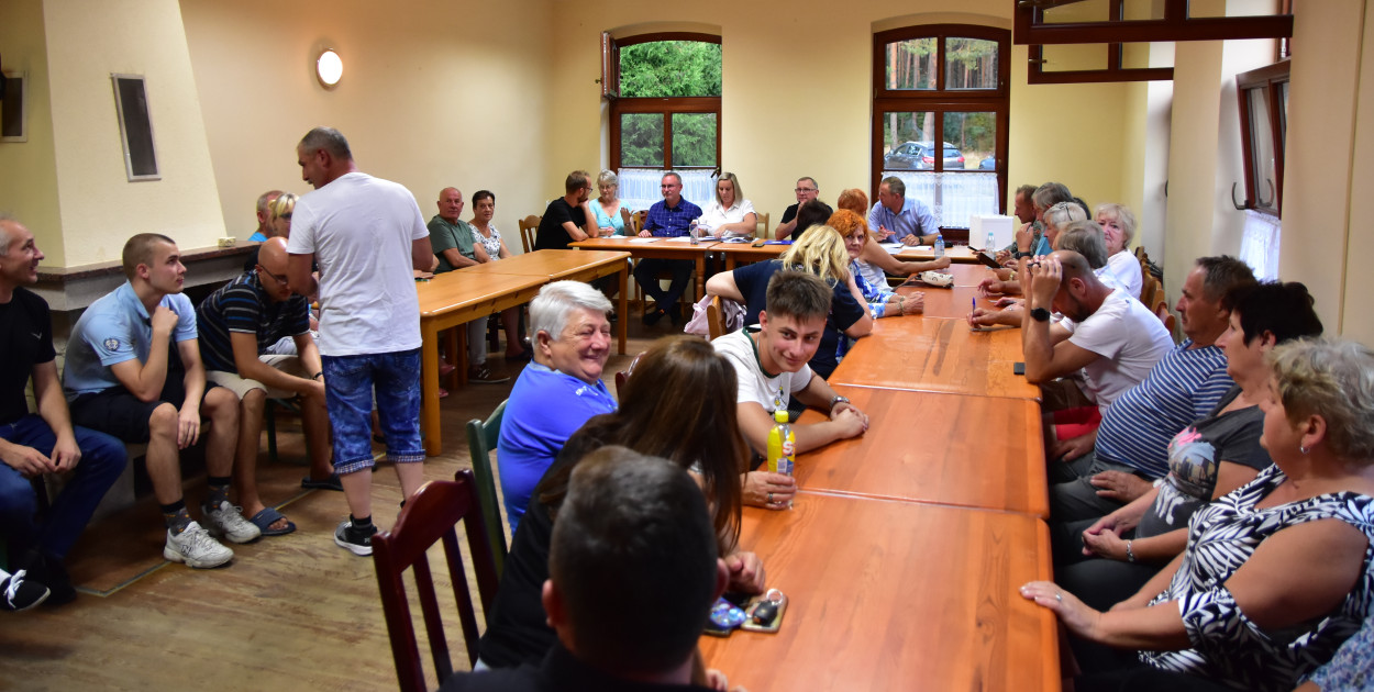 W gminie Śliwice wrzesień mija pod znakiem zebrań sołeckich. Temu w Okoninach towarzyszyła całkiem niezła frekwencja. Fot. Anna Lipska
