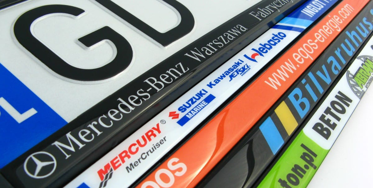 Wybierz idealne ramki pod tablice rejestracyjne: 3D czy klasyczne?