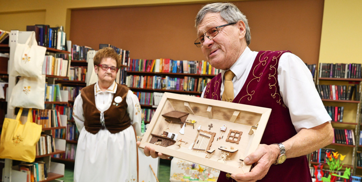Wystawa Krystyny i Andrzeja Mięsikowskich w Miejskiej Bibliotece Publicznej w Tucholi. 