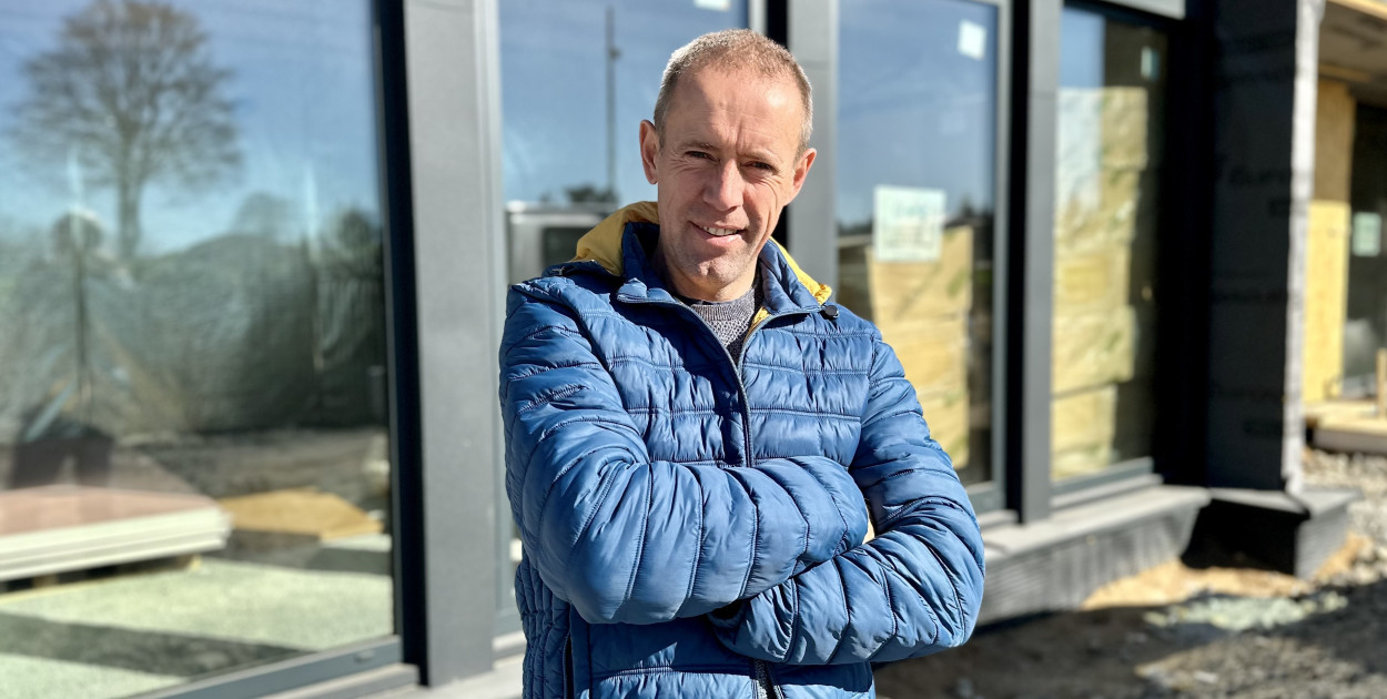 Jerzy Jasionowicz podkreśla, że zwłaszcza przy aktualnych sposobach rozliczania, warto pomyśleć o magazynie energii. Pozwala on na przechowanie energii wyprodukowanej w dzień. Można ją wykorzystać później, kiedy stawki za zakup są dużo wyższe.