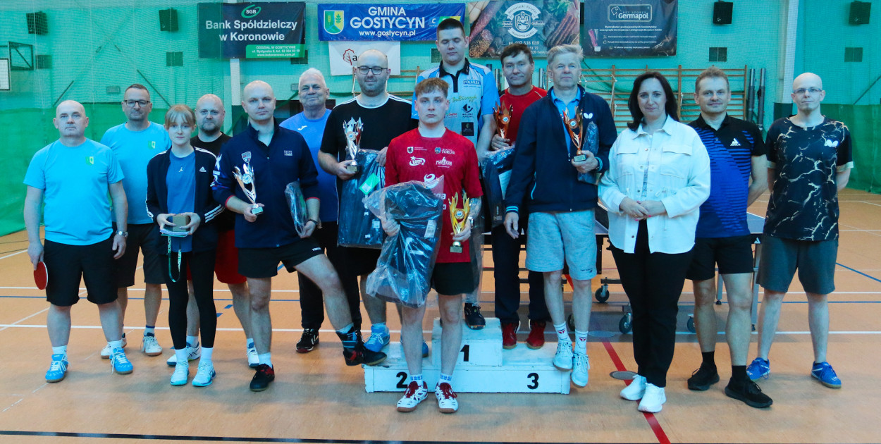 Ci sportowcy jeszcze pewnie niejeden raz spotkają się przy tenisowych stołach. 