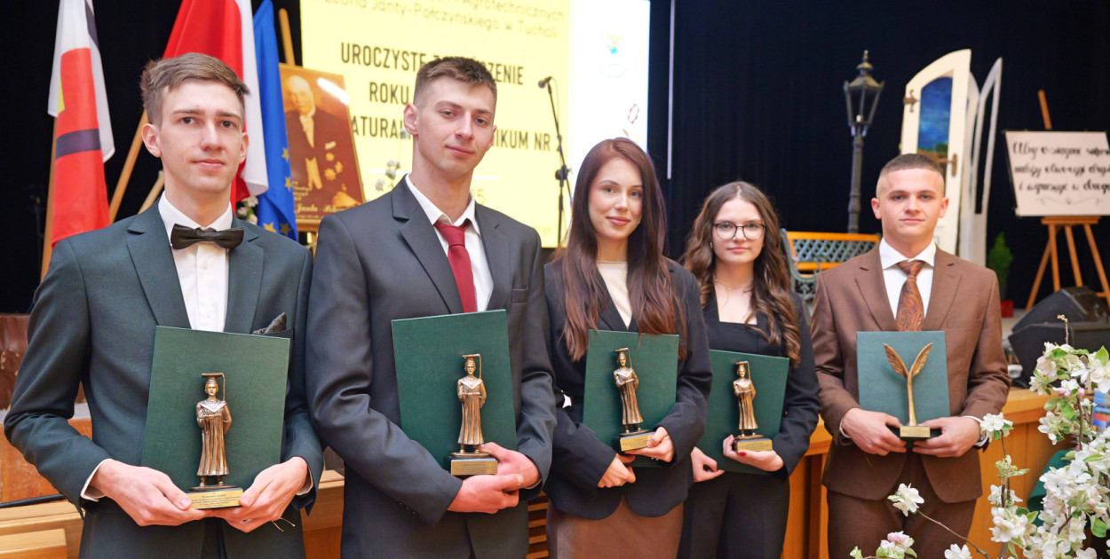 ZSLiA w Tucholi. Pięcioro absolwentów z najważniejszymi wyróżnieniami. Fot. Piotr Paterski