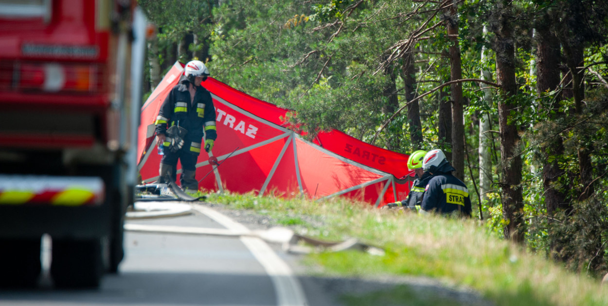 Motocyklista zginął na miejscu. Kierowca nissana został zatrzymany, bo miał 0,6 promila. 