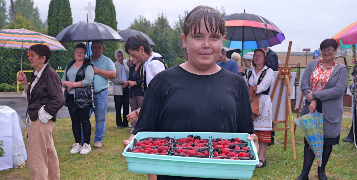 Przyrowa świętuje 650-lecie istnienia. Udana impreza, choć w strugach deszczu. Fot. Piotr Paterski
