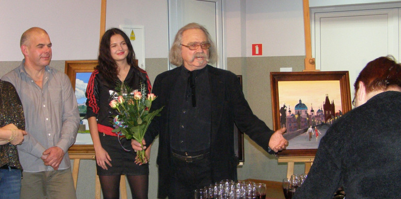 Tadeusz Sankowski (na zdjęciu w centrum kadru)