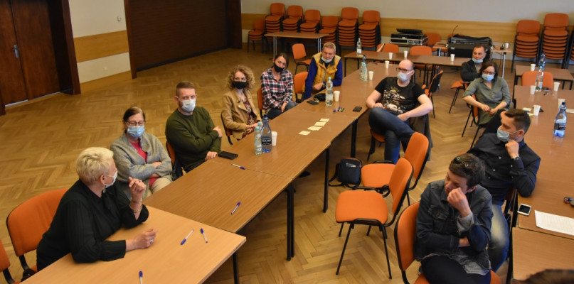 W związku z projektem odbyło się kilka spotkań roboczych dotyczących m.in.: przeprowadzanych działań kulturalnych, ich zasięgu oraz tego, jakie zaangażowanie wywołują wśród lokalnej społeczności.