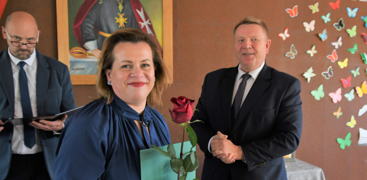 Nagrodę tucholskiego starosty odbiera Ewelina Pociot – Gostomska.
