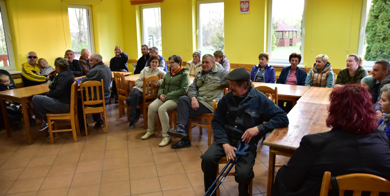 Mieszkańcy chcący mieć swój udział w powstaniu książki o sołectwie Wieszczyce spotkają się we wtorek w świetlicy. Fot. Kamil Tajl