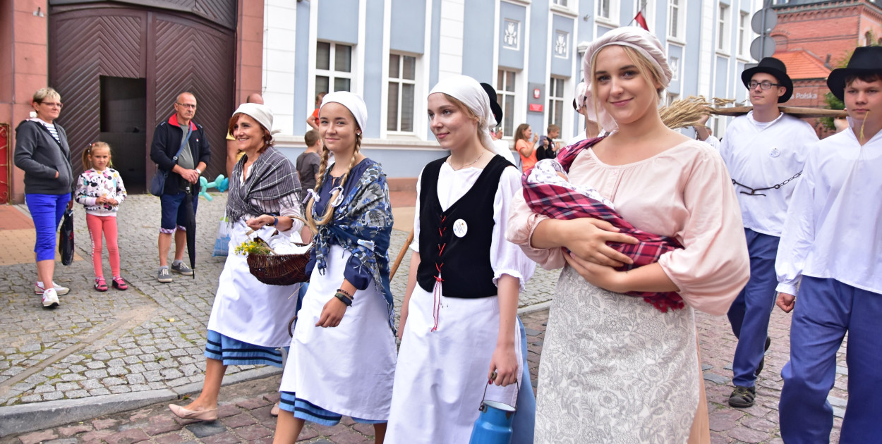 Historyczny Pochód Borowiaków przeszedł ulicami Tucholi już po raz dziewiąty! Wydarzenie odbyło się w sobotę, 22 lipca.
