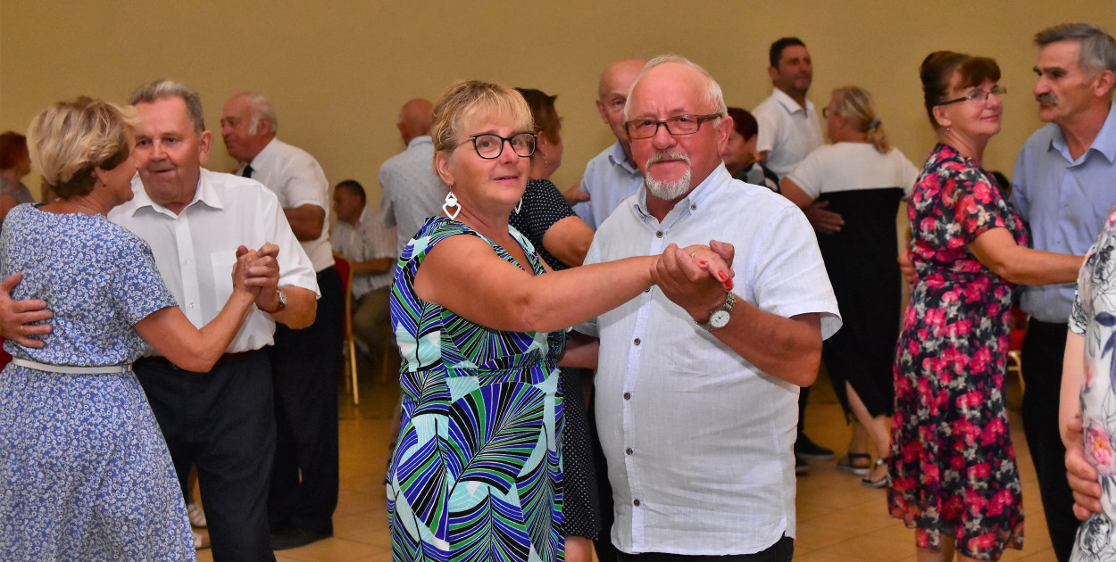 Zabawa taneczna dla seniorów odbyła się we środę (13 września) w B-CKiP Gminy Lubiewo.