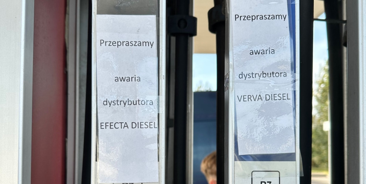 "Przepraszamy awaria dystrybutora...". Zdjęcie zostało wykonane 3 października o godz. 9:51.