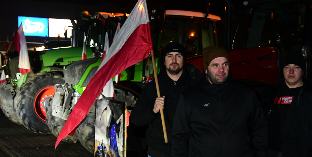 Rolnicy z powiatu tucholskiego we wtorek (20 lutego) będą protestować przed Świeciem, na zjazdach na S5, razem z rolnikami z powiatu świeckiego. Zdjęcie z wyjazdu na poprzedni protest do Bydgoszczy.