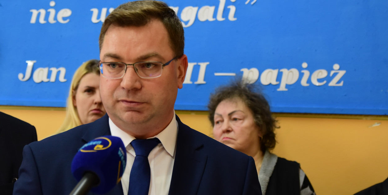 Wójt Ireneusz Kucharski zdodbył  75,81 proc. głosów poparcia. 